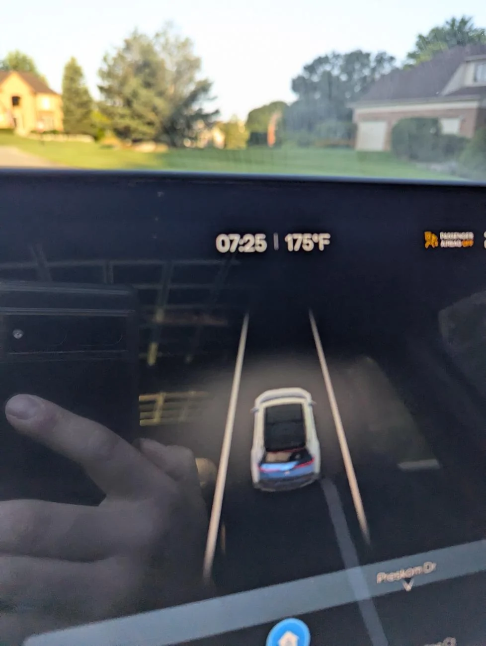Rivian R1T R1S Outside temperature fiction 1000003806