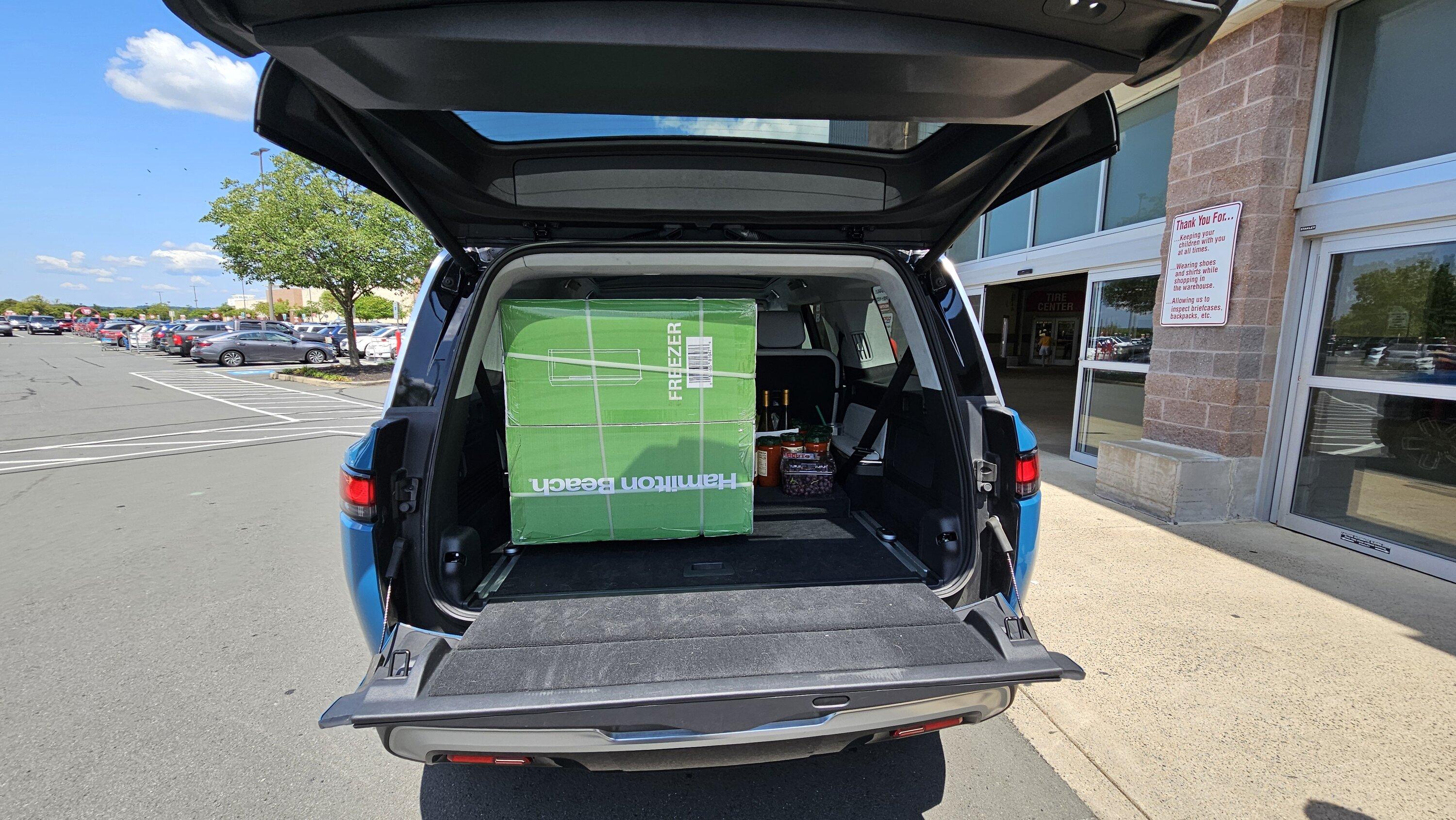 Rivian R1T R1S R1S doing SUV things 1000018967
