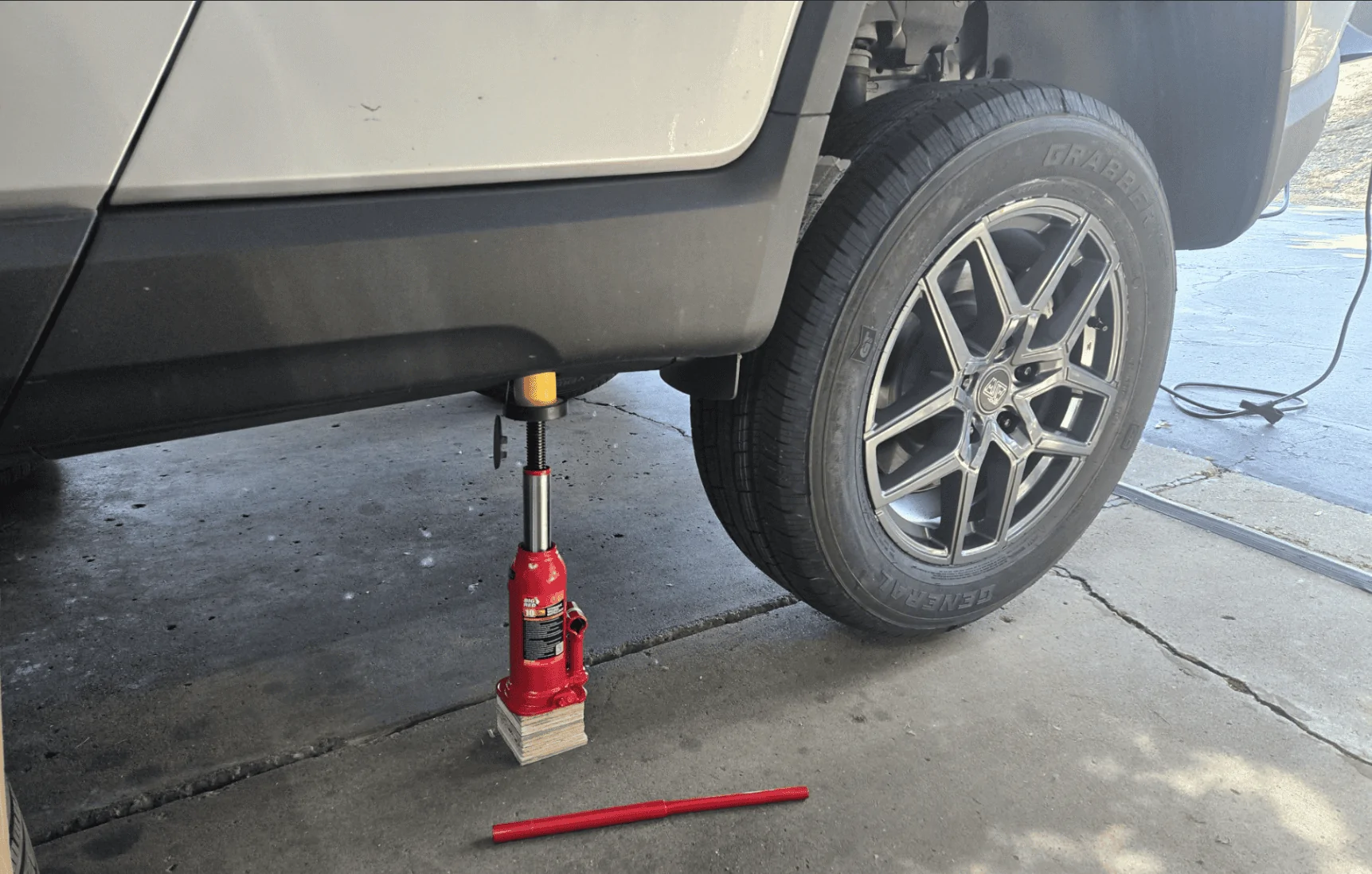 Rivian R1T R1S How are you solving the Jack height problem? 1722428568966-65