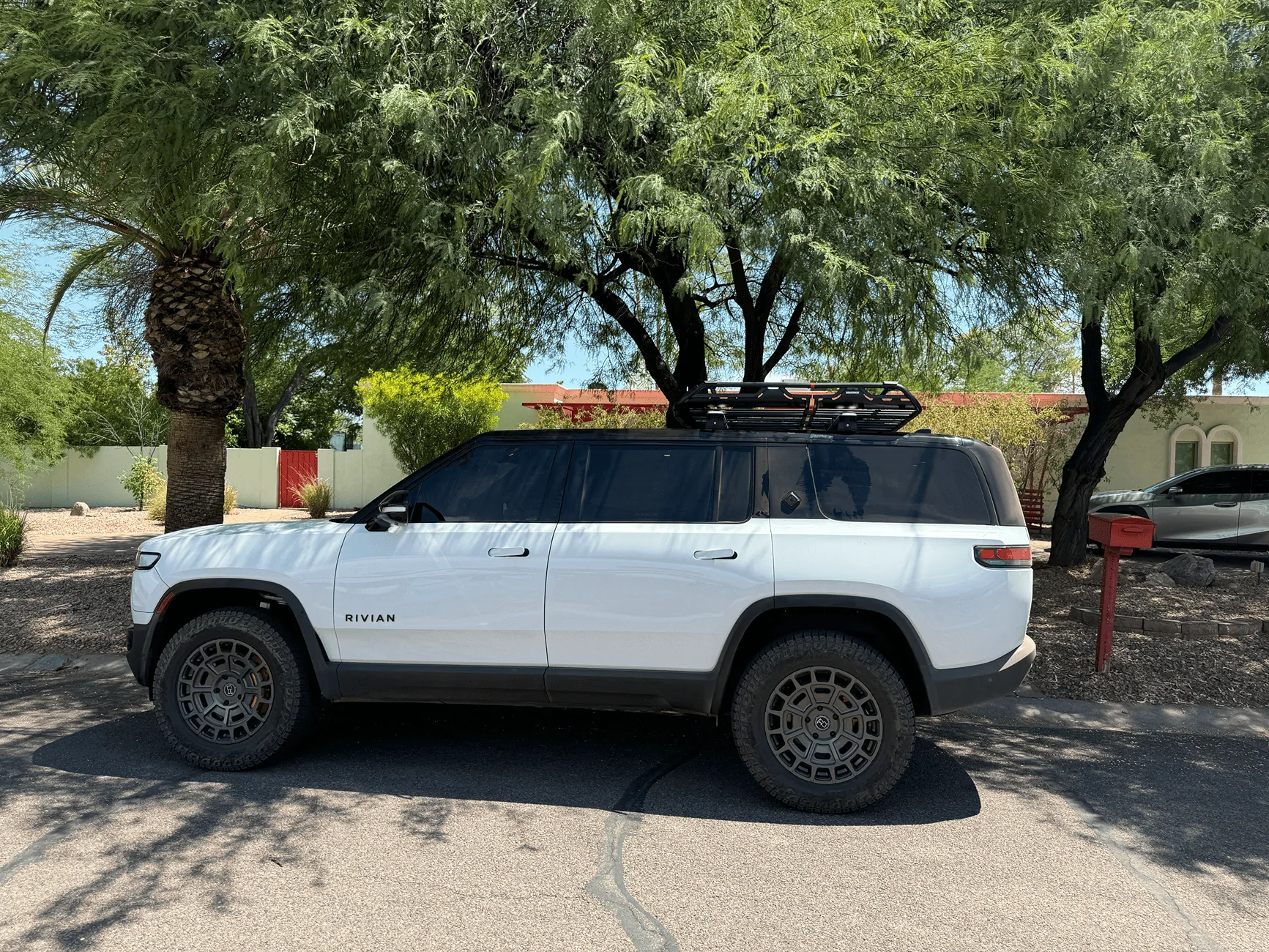 Rivian R1T R1S R1S Roof Racks Options - Compilation List tempImage4OyjQI