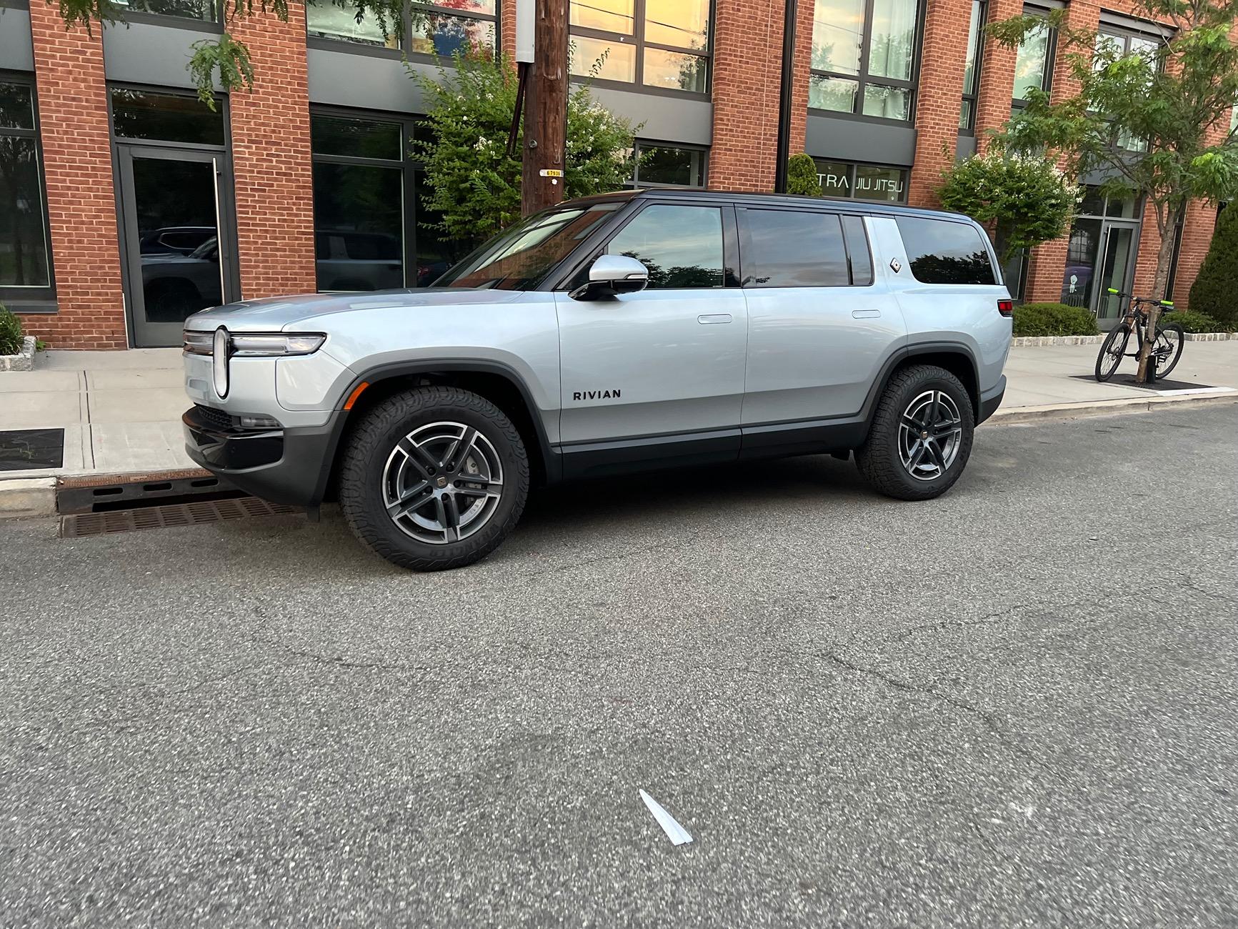 Rivian R1T R1S Gen 2 R1S Darkout Package Delivery Day! IMG_9950