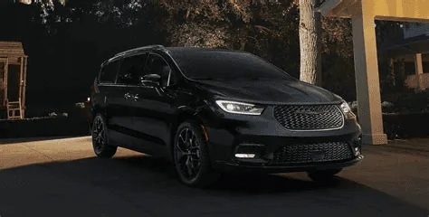 Rivian R1T R1S Lucid Gravity vs R1S 1722519846367-hd