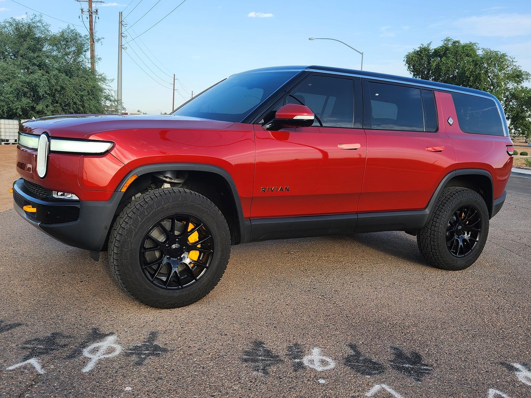 Rivian R1T R1S How are you solving the Jack height problem? 20240715_070244