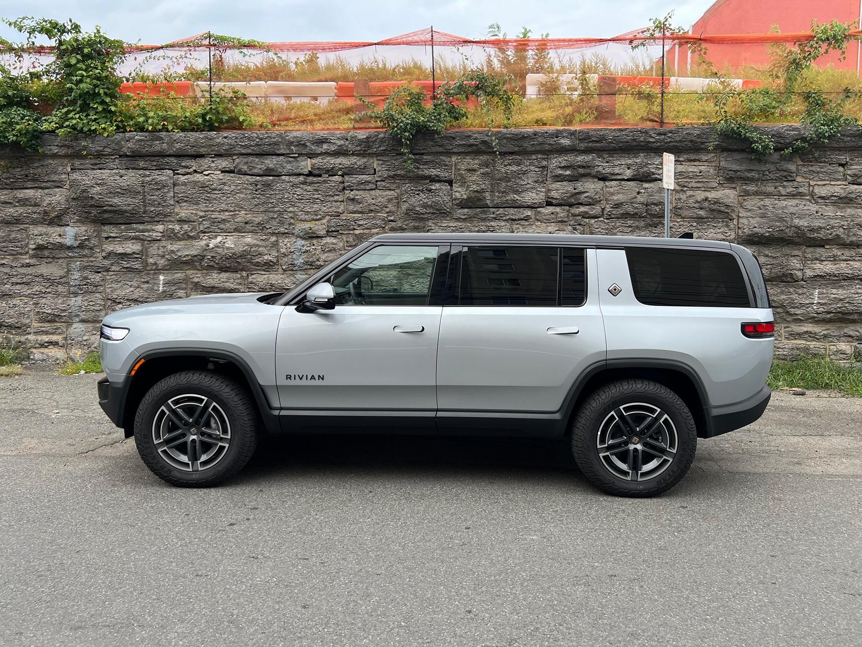 Rivian R1T R1S Gen 2 R1S Darkout Package Delivery Day! IMG_9970