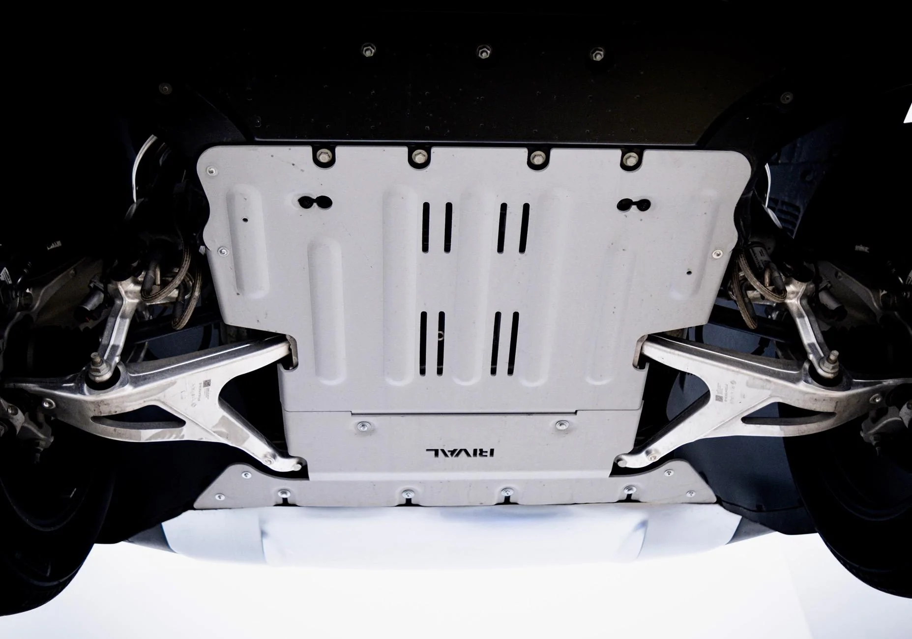 Rivian R1T R1S Rival Skid Plate installed DSCF4988