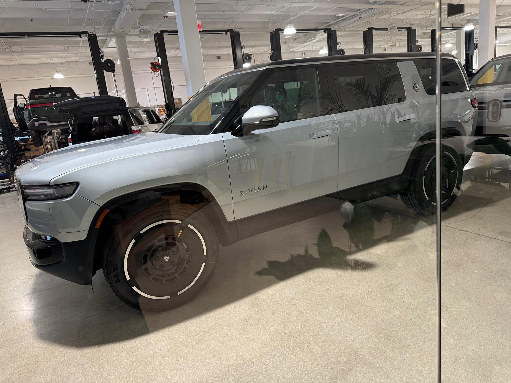 Rivian R1T R1S Joined the Rivian family yesterday w/ new Gen 2 R1S. IMG_1955