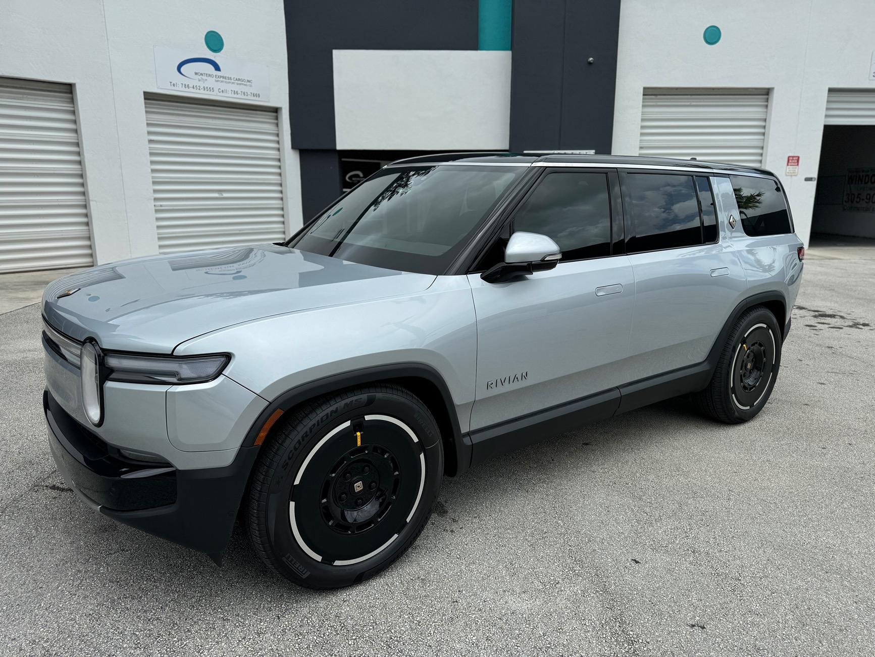Rivian R1T R1S LA SILVER Rivian Photos IMG_1965