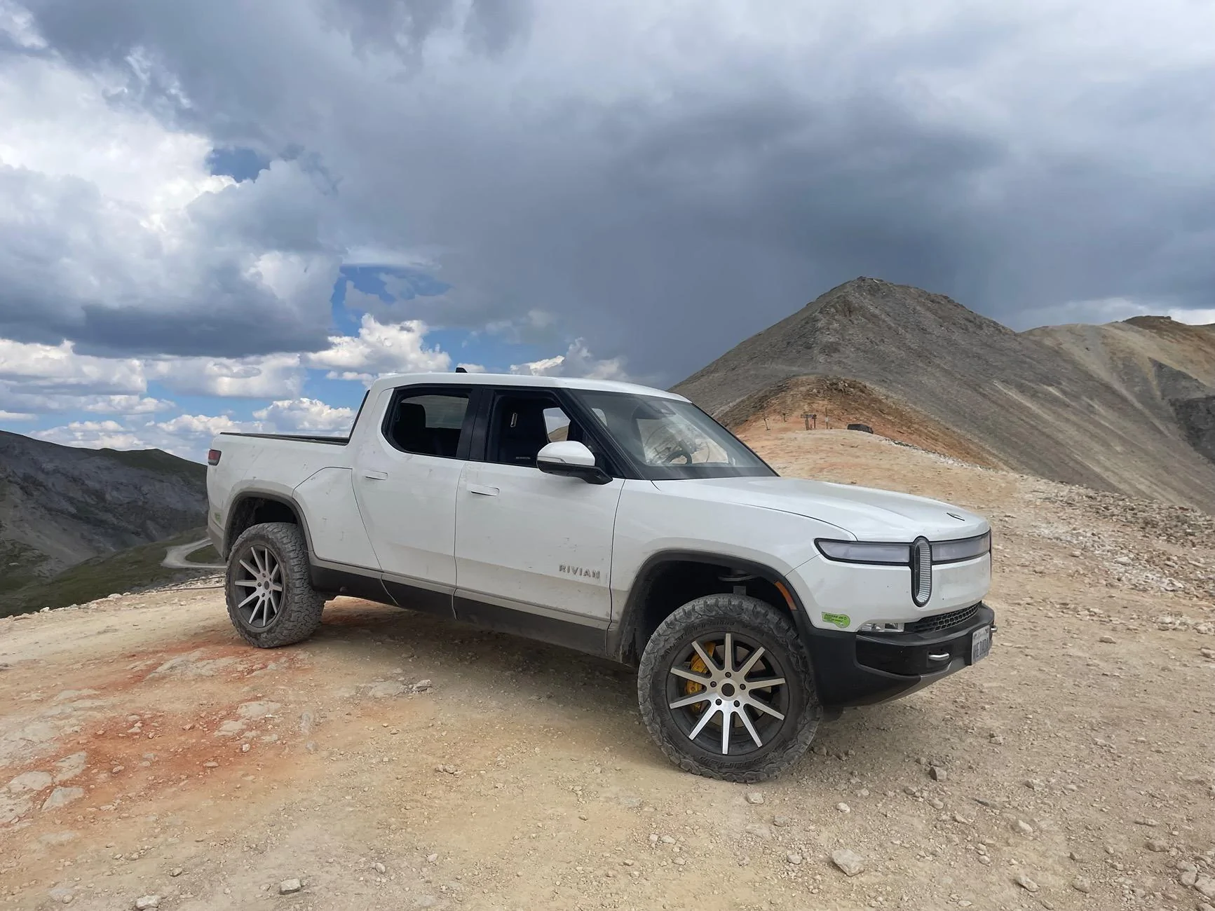 Rivian R1T R1S My R1T @ Imogen Pass today!  Rivians everywhere - and a weird event with doors IMG_3964
