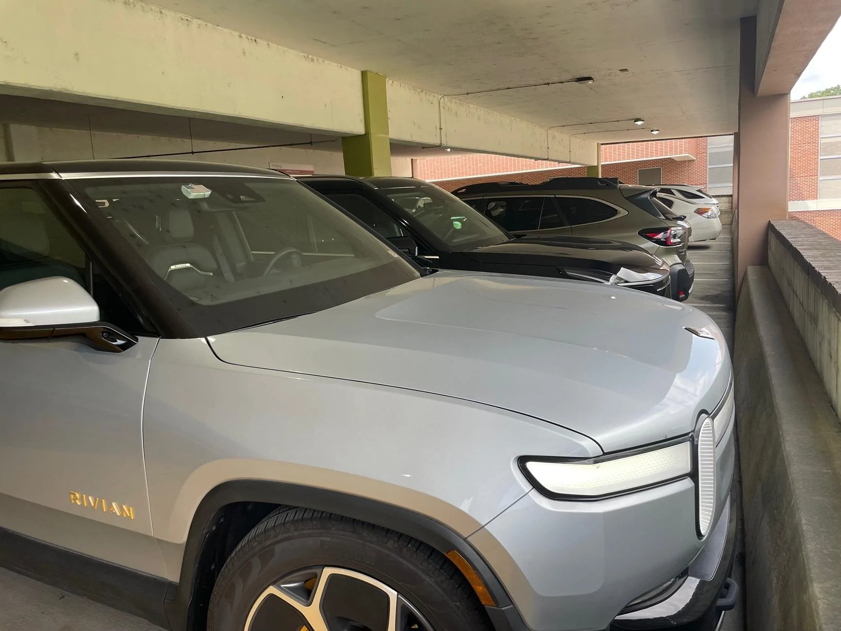 Rivian R1T R1S R1S Vs Kia EV9 IMG_0734