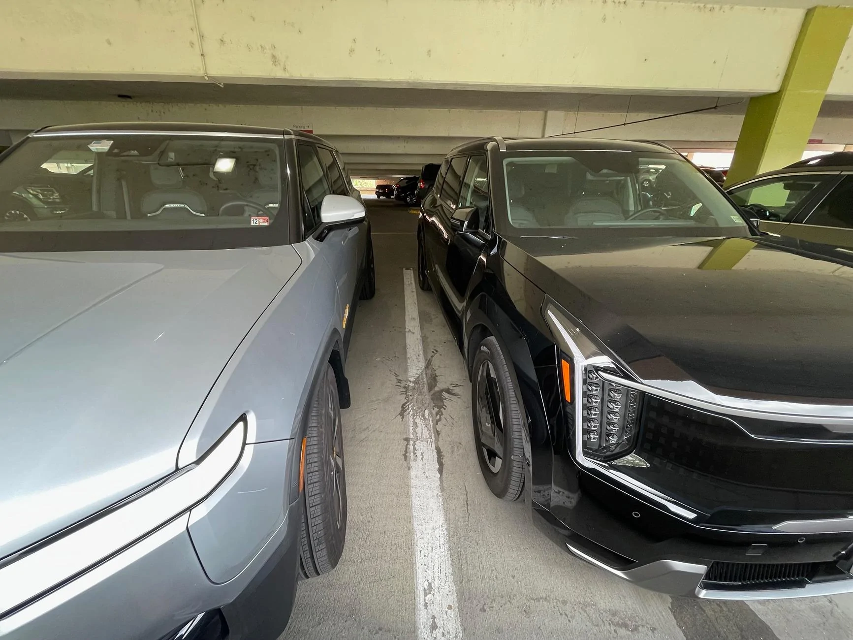 Rivian R1T R1S R1S Vs Kia EV9 IMG_0735