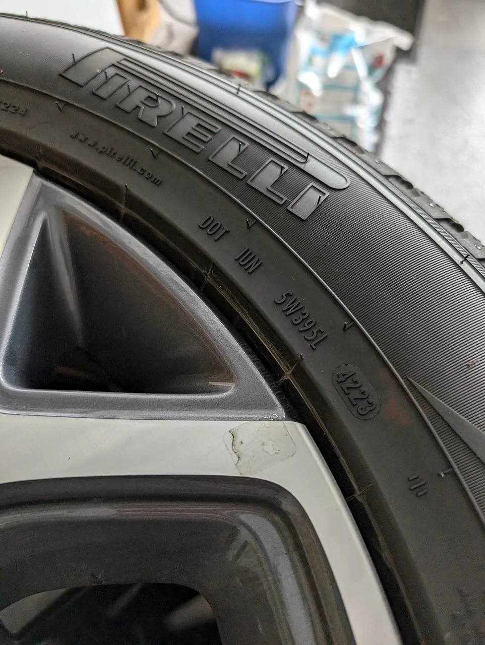Rivian R1T R1S FS: 21" Wheels, Tires, Caps (~500 miles) datecod