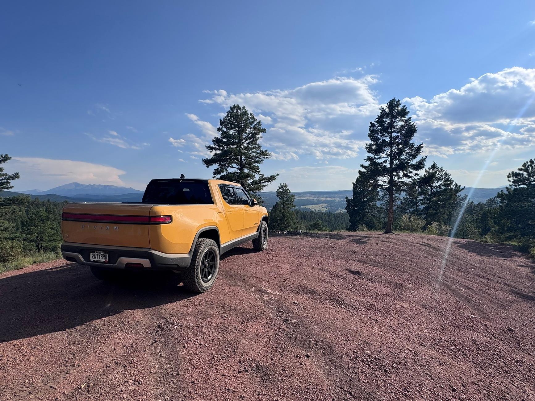 Rivian R1T R1S COMPASS YELLOW R1T Photos IMG_3470.JPEG