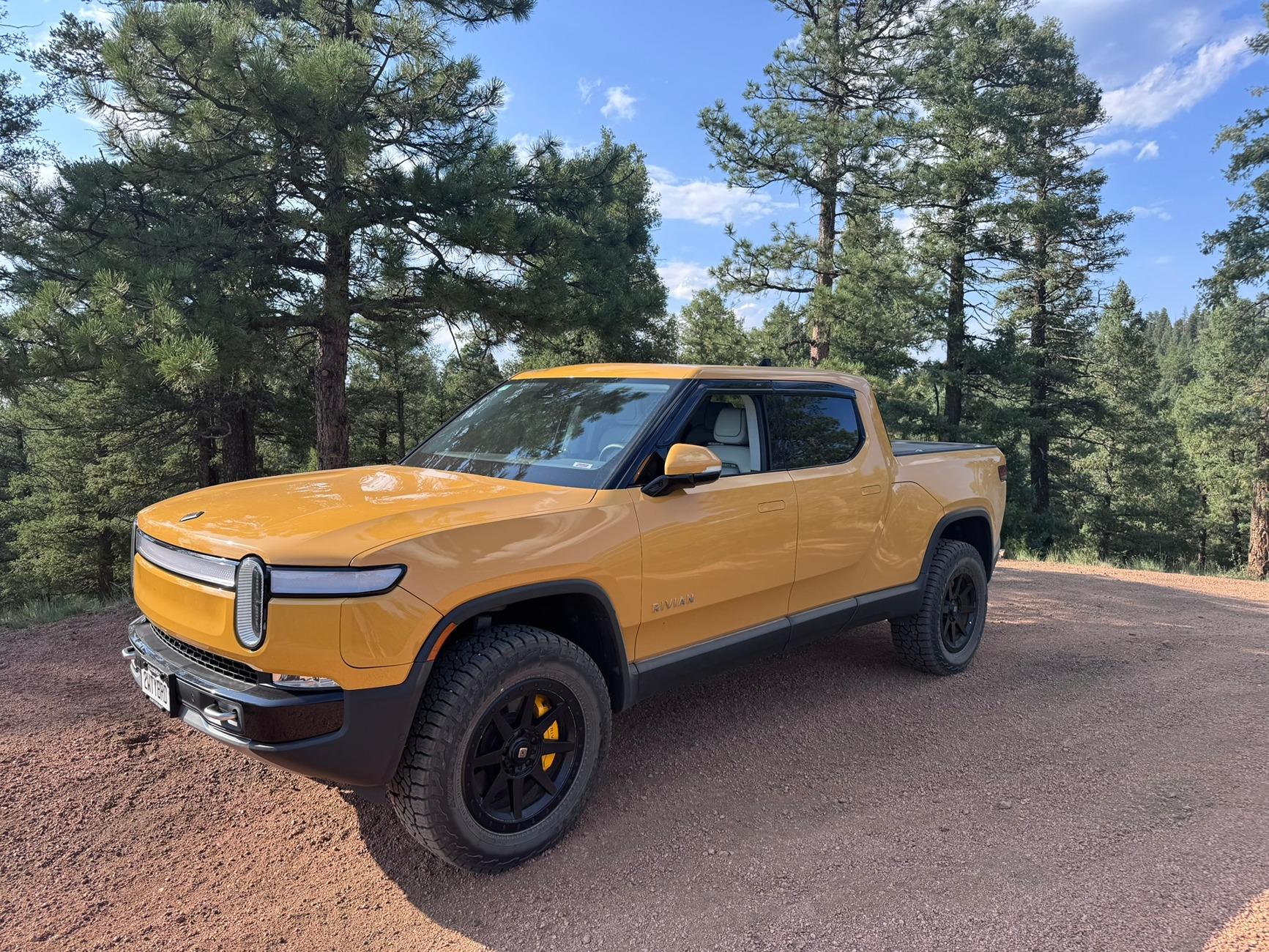 Rivian R1T R1S COMPASS YELLOW R1T Photos IMG_3466.JPEG