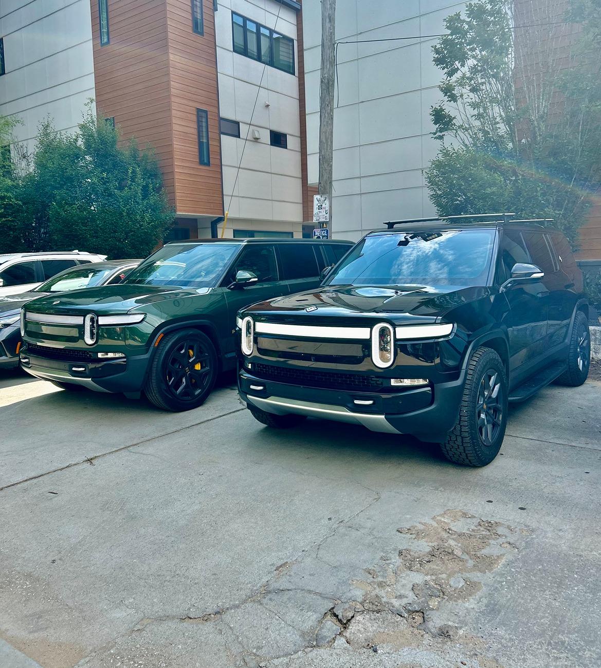 Rivian R1T R1S ATL_R1S Midnight Black Build IMG_2876