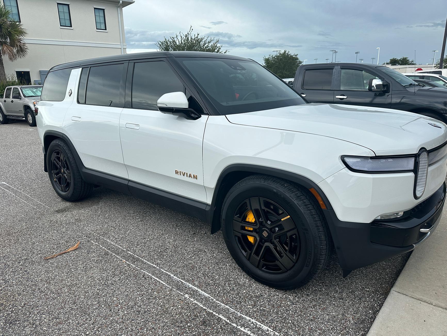 Rivian R1T R1S 20" Michelin Defender LTX M/S2 IMG_3897.JPG