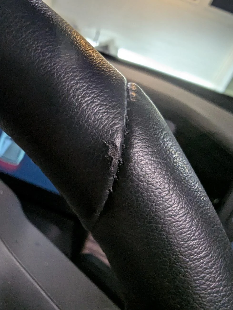 Rivian R1T R1S Steering Wheel Tear 1000015934