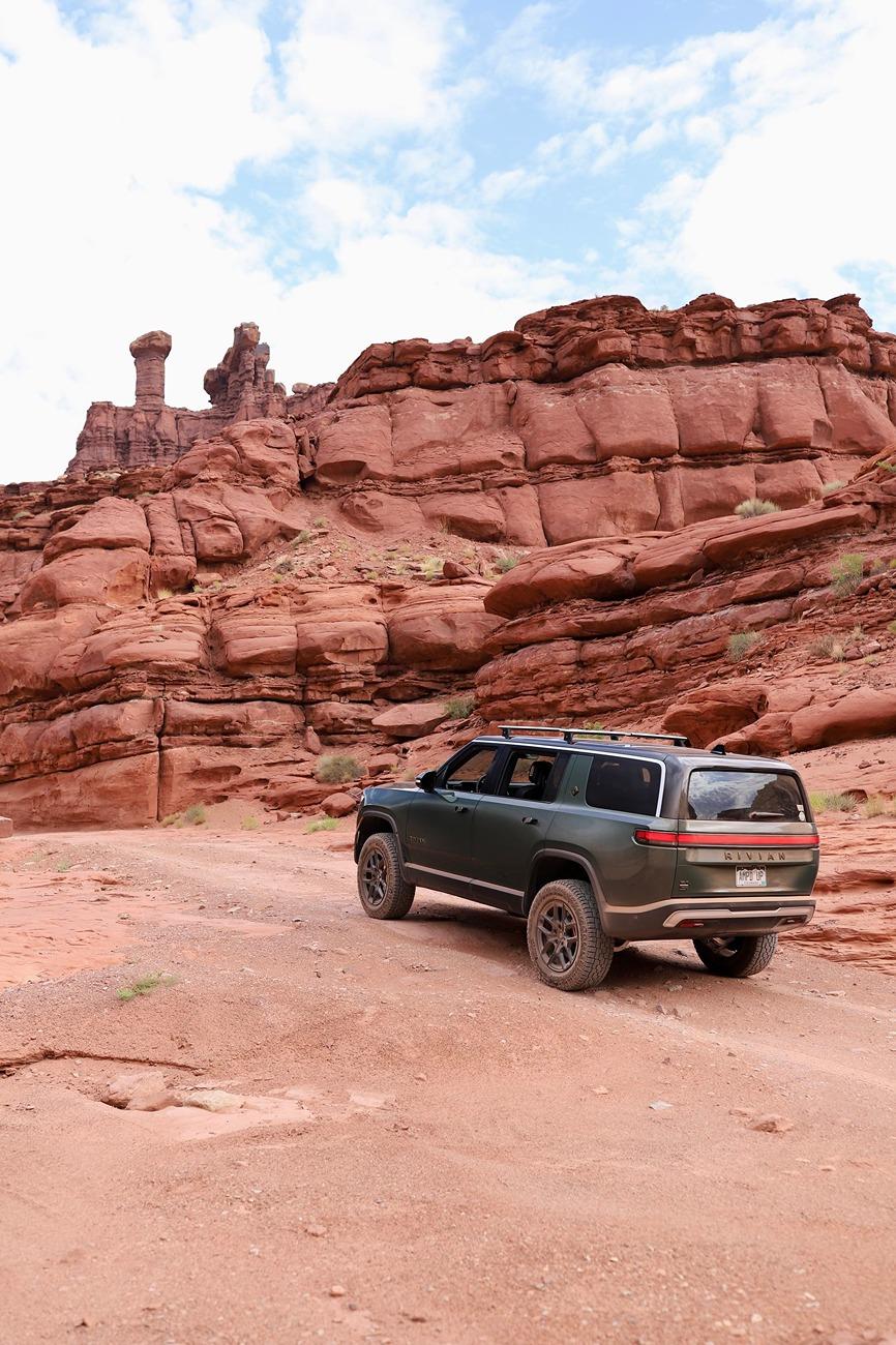 Rivian R1T R1S ? FOREST GREEN R1S Photos 53874996966_37edd71f20_k