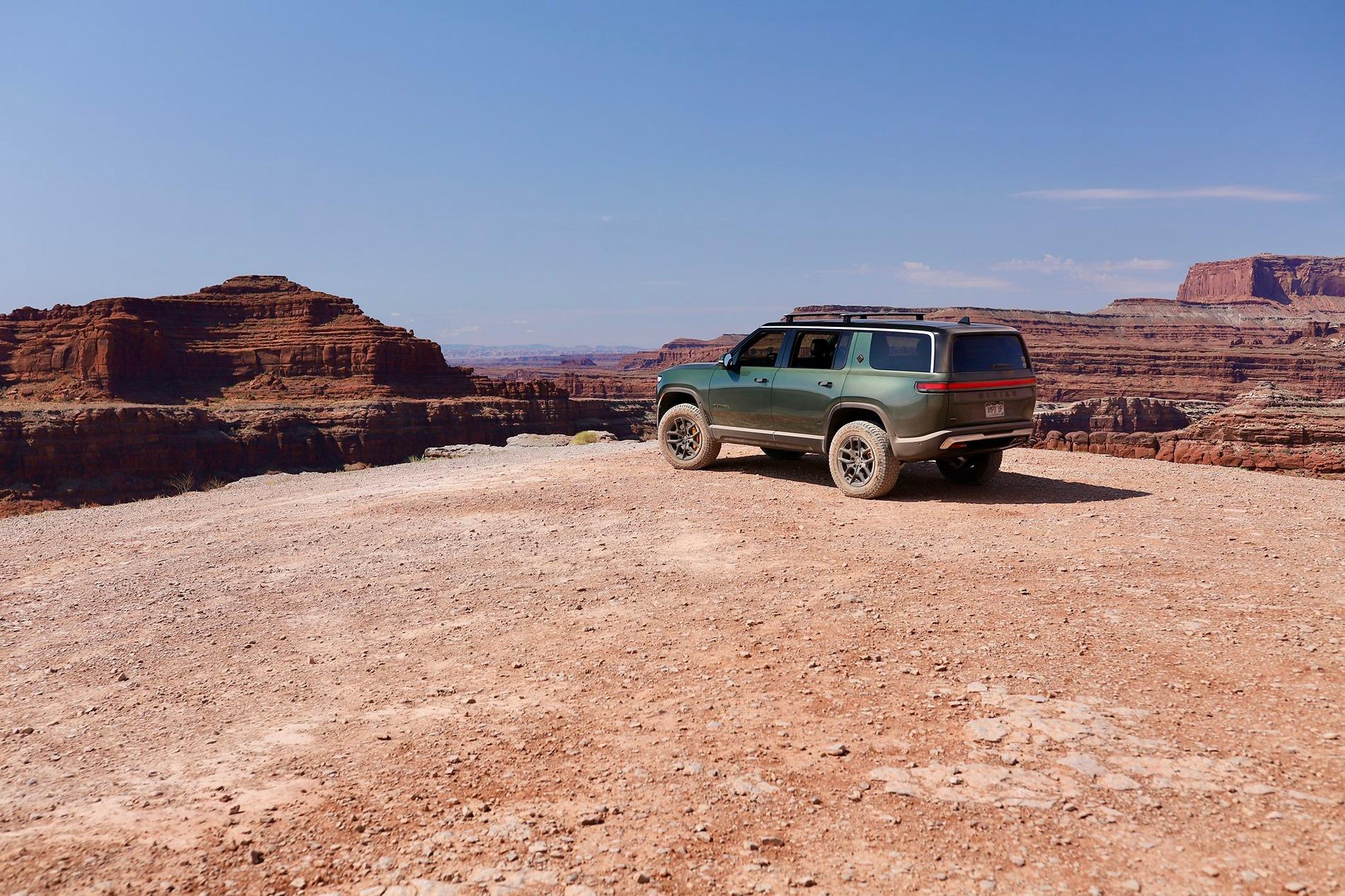 Rivian R1T R1S ? FOREST GREEN R1S Photos 53875013326_225a3df9ff_k