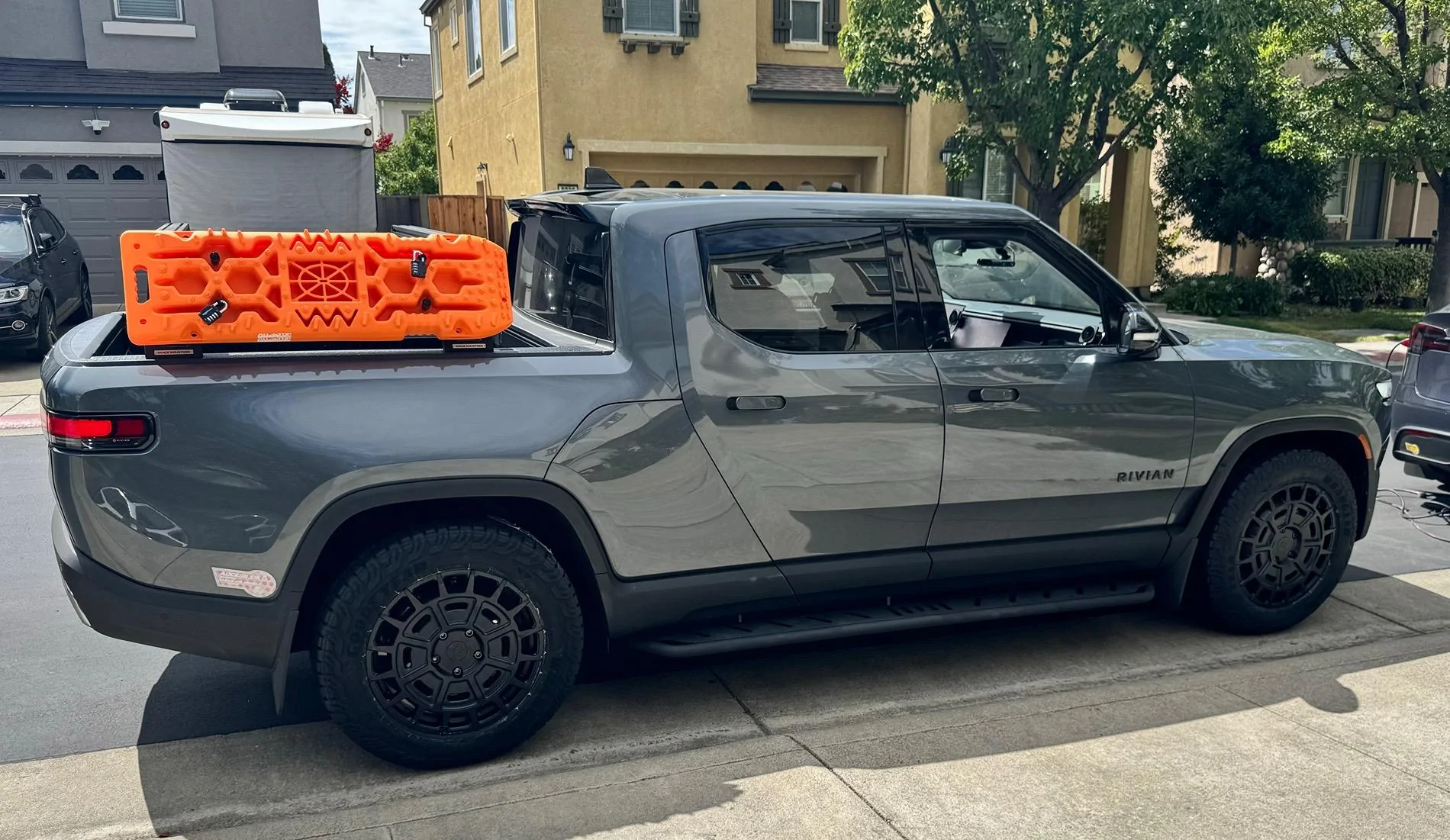 Rivian R1T R1S Help with tires for Atomic Wheels 20” set IMG_4614