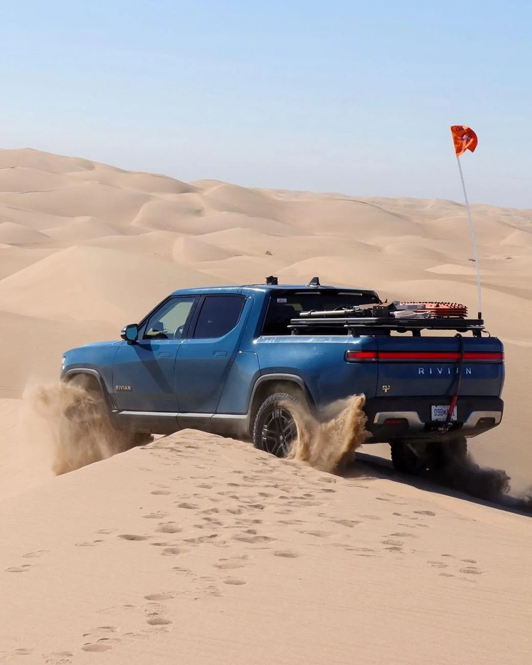 Rivian R1T R1S RJ: Tri-Motor R1's Deep Sand Performance Being Further Developed. It's Incredible :) GVIFouybAAErfBi
