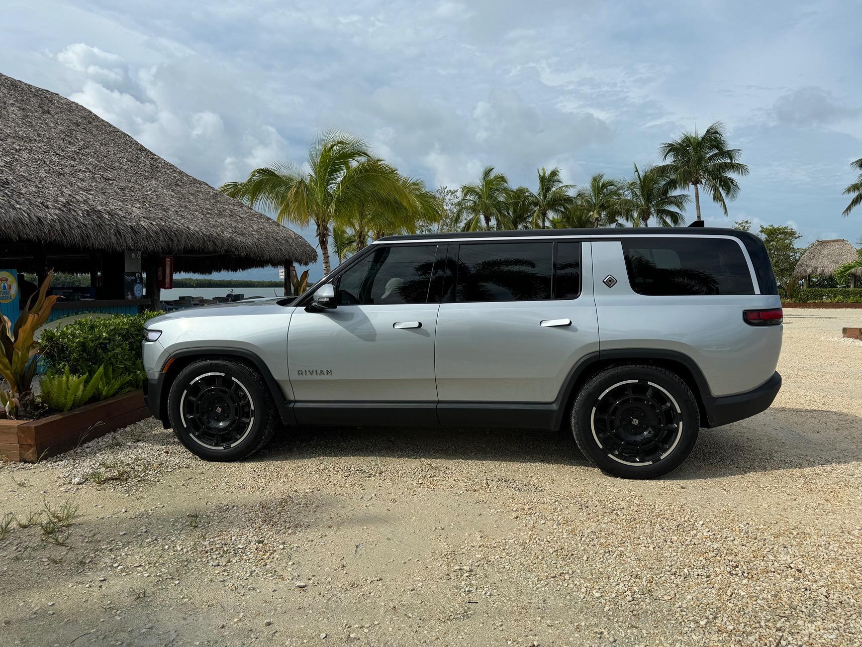 Rivian R1T R1S LA SILVER Rivian Photos IMG_2065