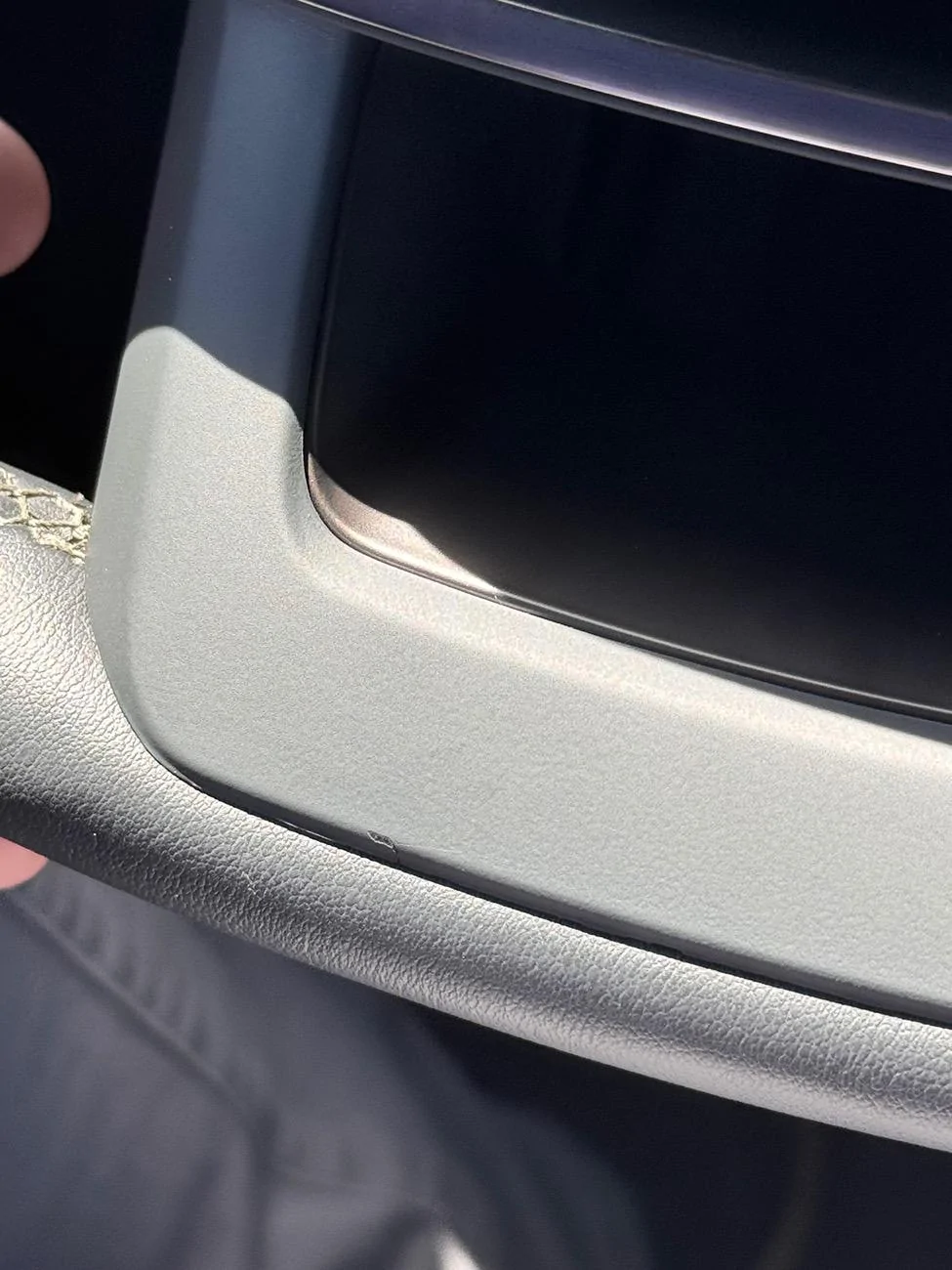 Rivian R1T R1S Peeling steering wheel IMG_0604