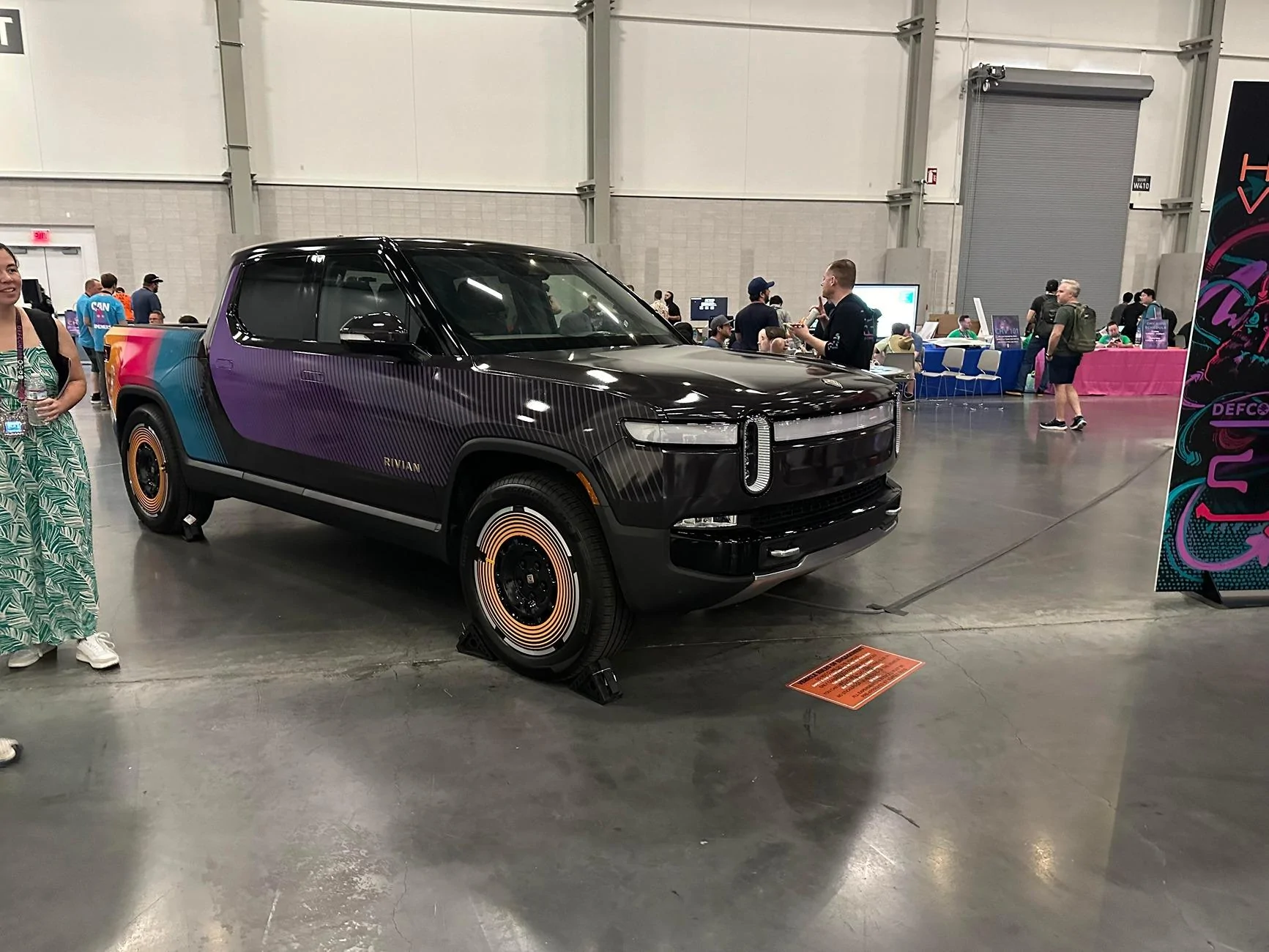 Rivian R1T R1S Gen2 22" Range Wheels - Vinyl Wrap / Blackout Kit r1t-at-defcon-v0-ey3lcefijxhd1