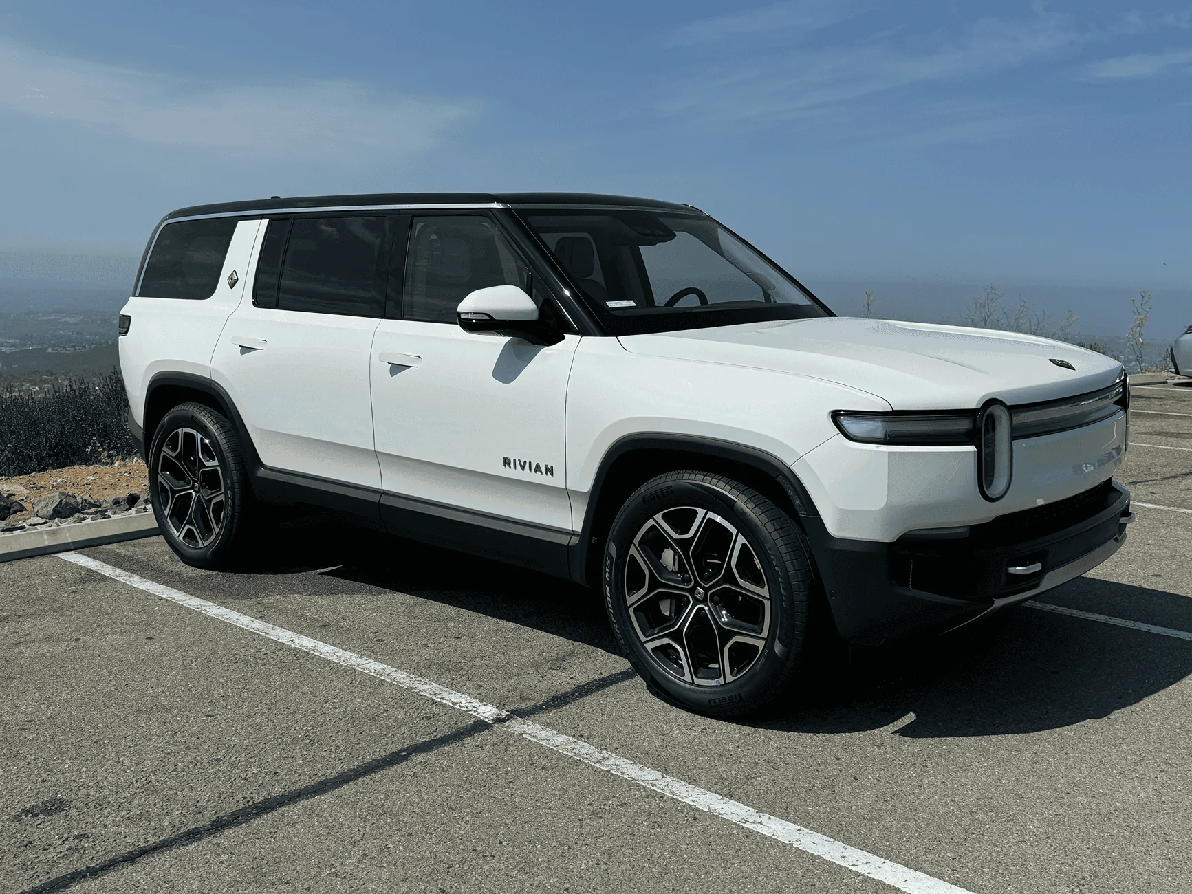 Rivian R1T R1S Update! New Gen 2 R1S owner in San Diego! - purchase experience and service log tempImaged5dIgS