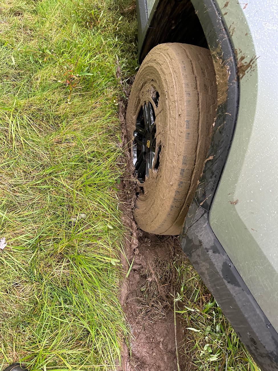 Rivian R1T R1S Stuck in mud! Help pull me out -- ideas or assistance in Saugerties/Woodstock/Catskills NY area? IMG_3712