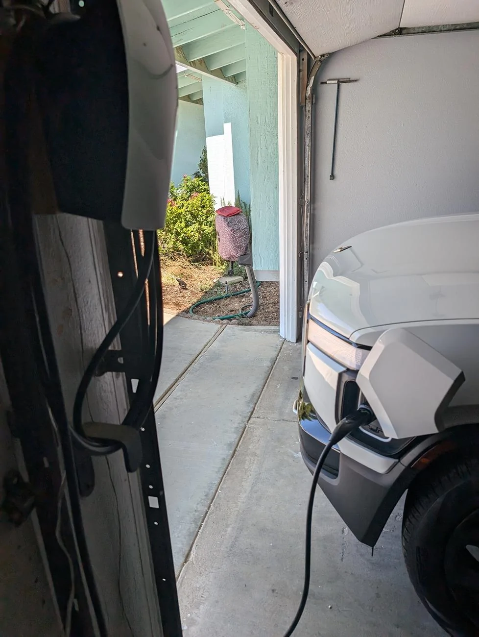 Rivian R1T R1S Charging Rate Drops After an Hour… PXL_20240826_180805641.MP