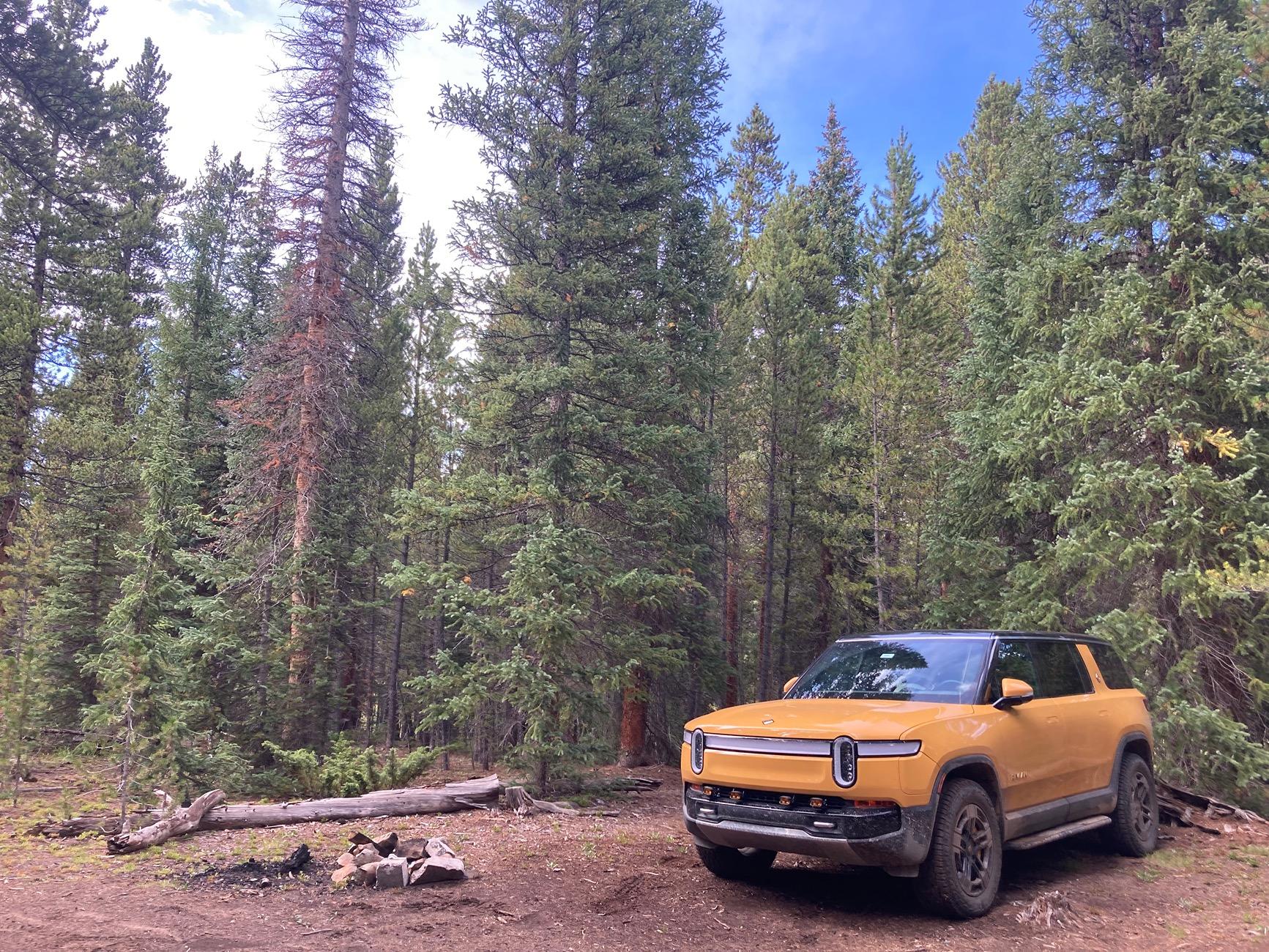 Rivian R1T R1S ? COMPASS YELLOW R1S  Photos IMG_7224