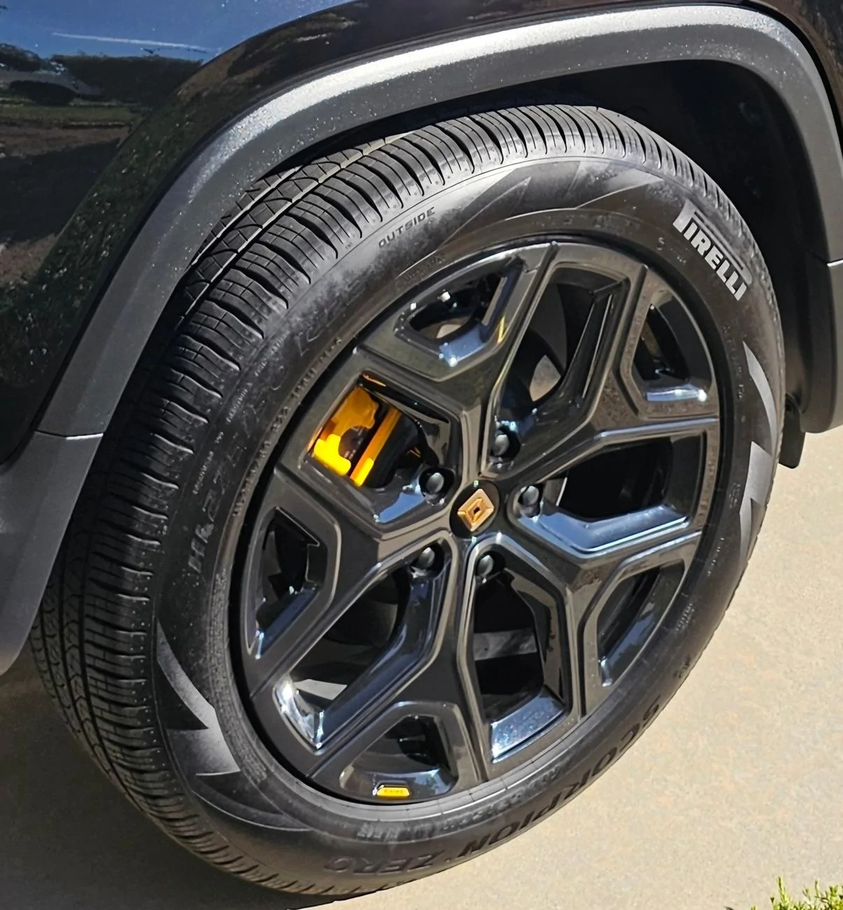 Rivian R1T R1S WTT full set 22" Dark for 20" Dark. 20240827_214534