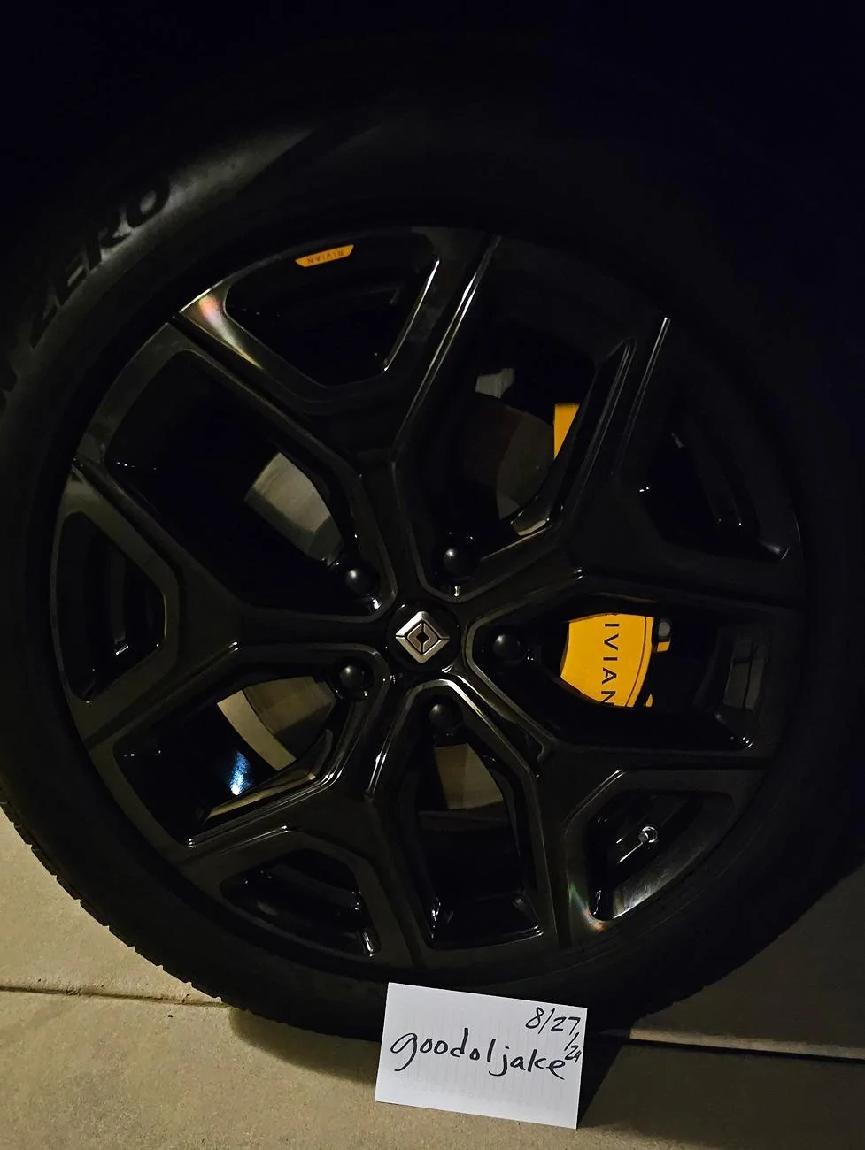 Rivian R1T R1S WTT full set 22" Dark for 20" Dark. 20240827_215040