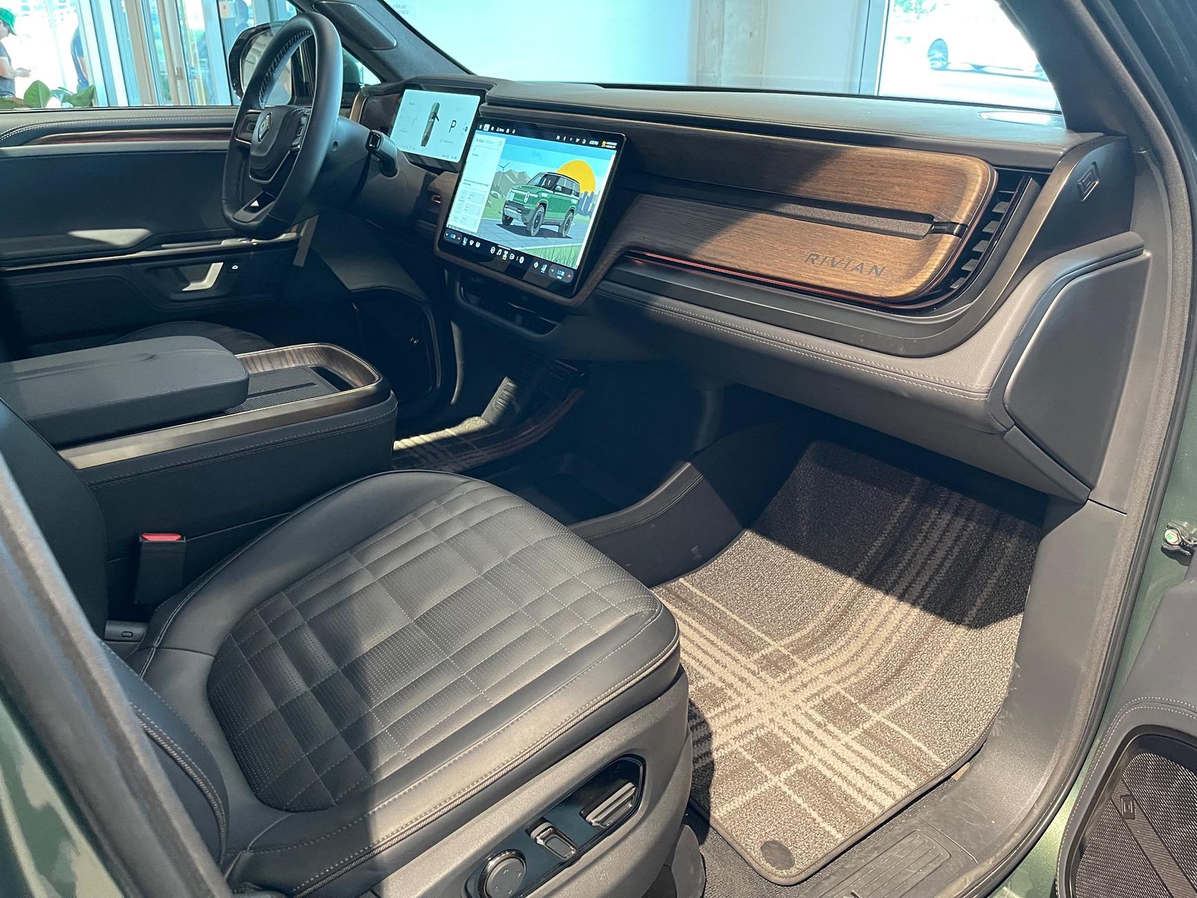 Rivian R1T R1S Gen 2 R1S seats any better? IMG_3075