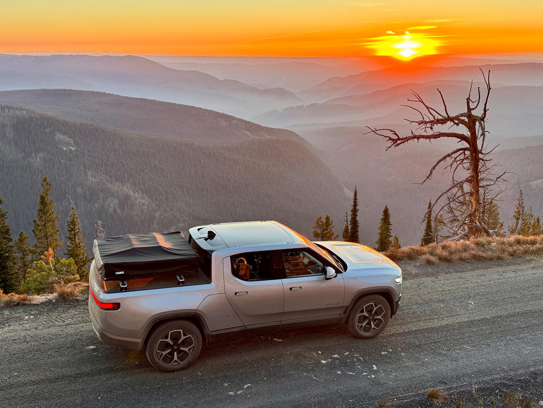 Rivian R1T R1S LA SILVER Rivian Photos IMG_6045 2.JPG