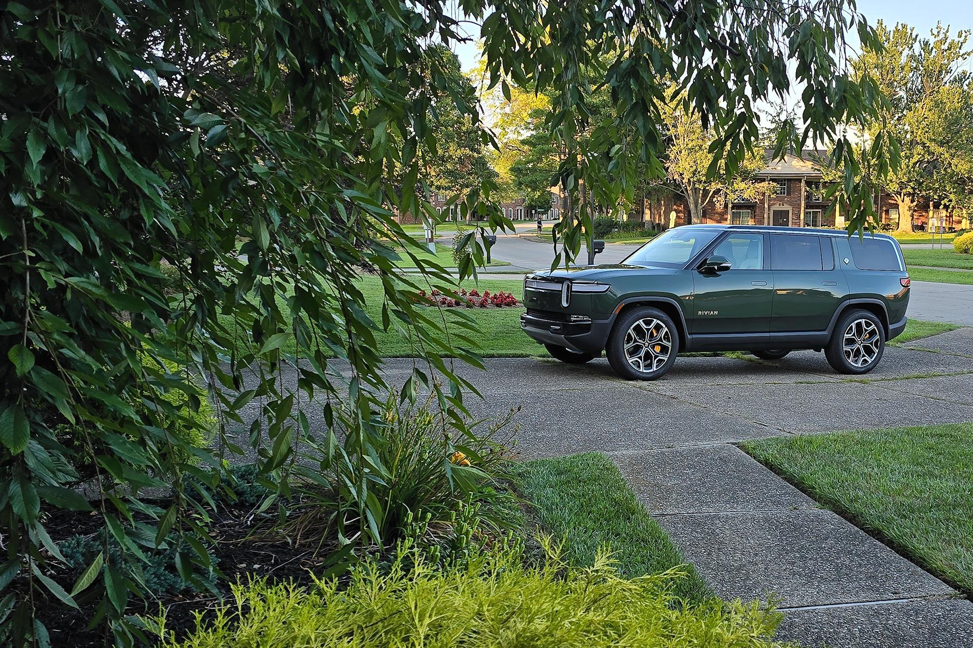 Rivian R1T R1S BestEvMod - Labor Day Raffle Ended, Thank You All Rivian Driveway - Orlando Suarez
