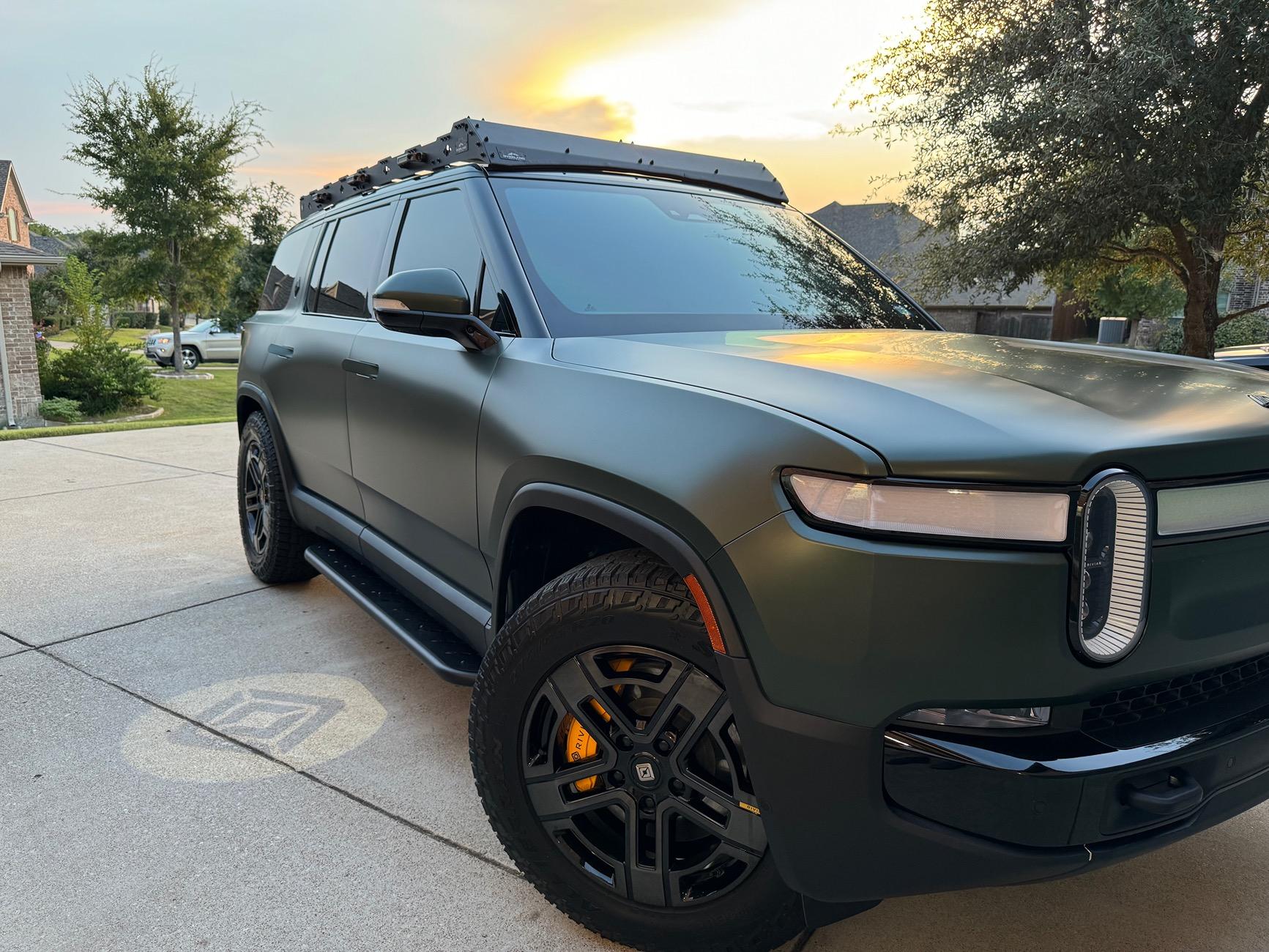 Rivian R1T R1S ? FOREST GREEN R1S Photos IMG_0541