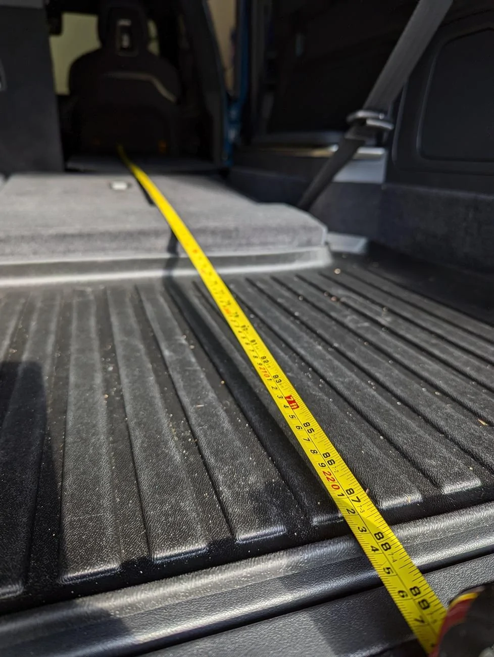 Rivian R1T R1S Hauling sheet goods / long lumber in R1S 1000007468