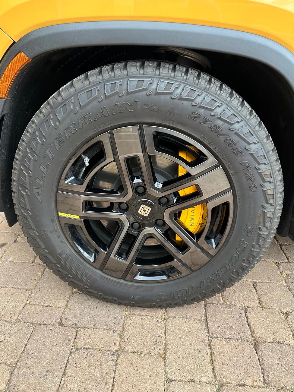 Rivian R1T R1S WTT full set 22" Dark for 20" Dark. IMG_1647