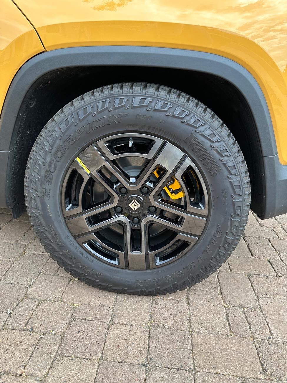 Rivian R1T R1S WTT full set 22" Dark for 20" Dark. IMG_1646