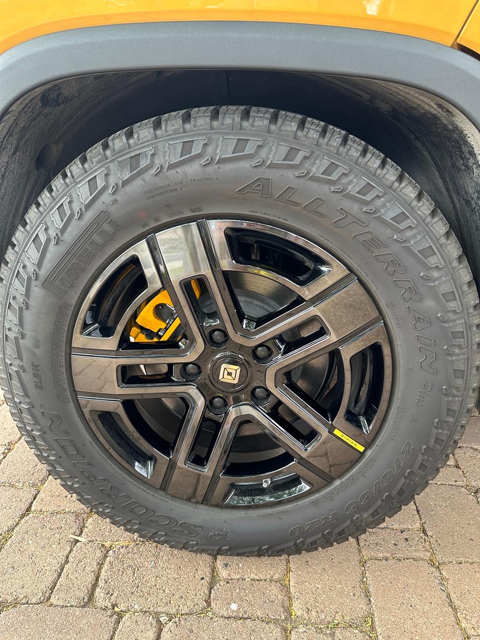 Rivian R1T R1S WTT full set 22" Dark for 20" Dark. IMG_1645