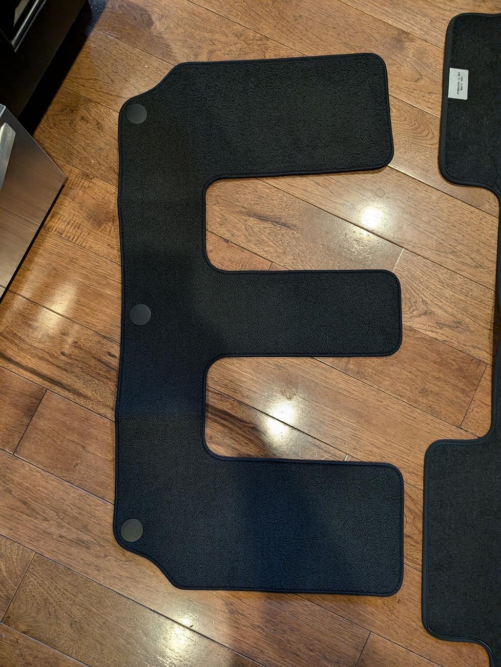 Rivian R1T R1S $150 NEW - R1S OEM Floor Mats 1001075720