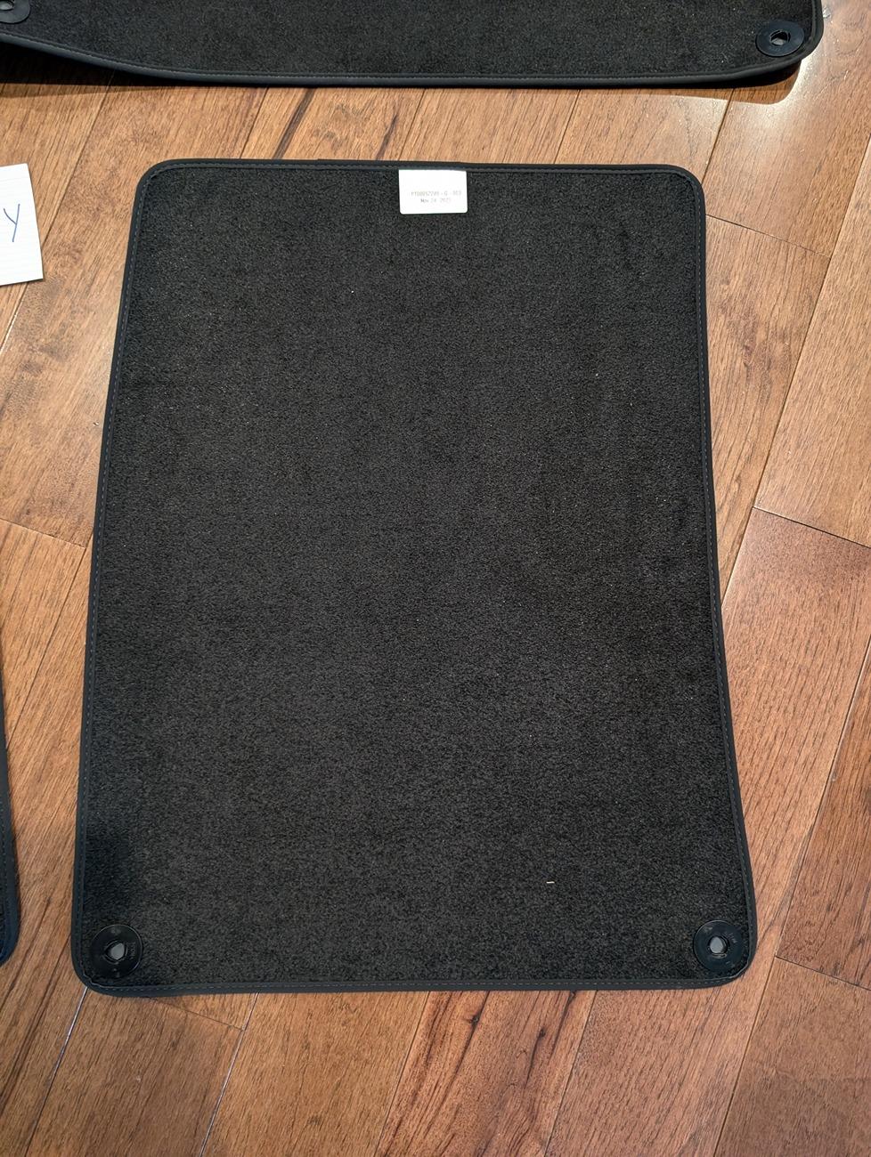 Rivian R1T R1S $150 NEW - R1S OEM Floor Mats 1001075717