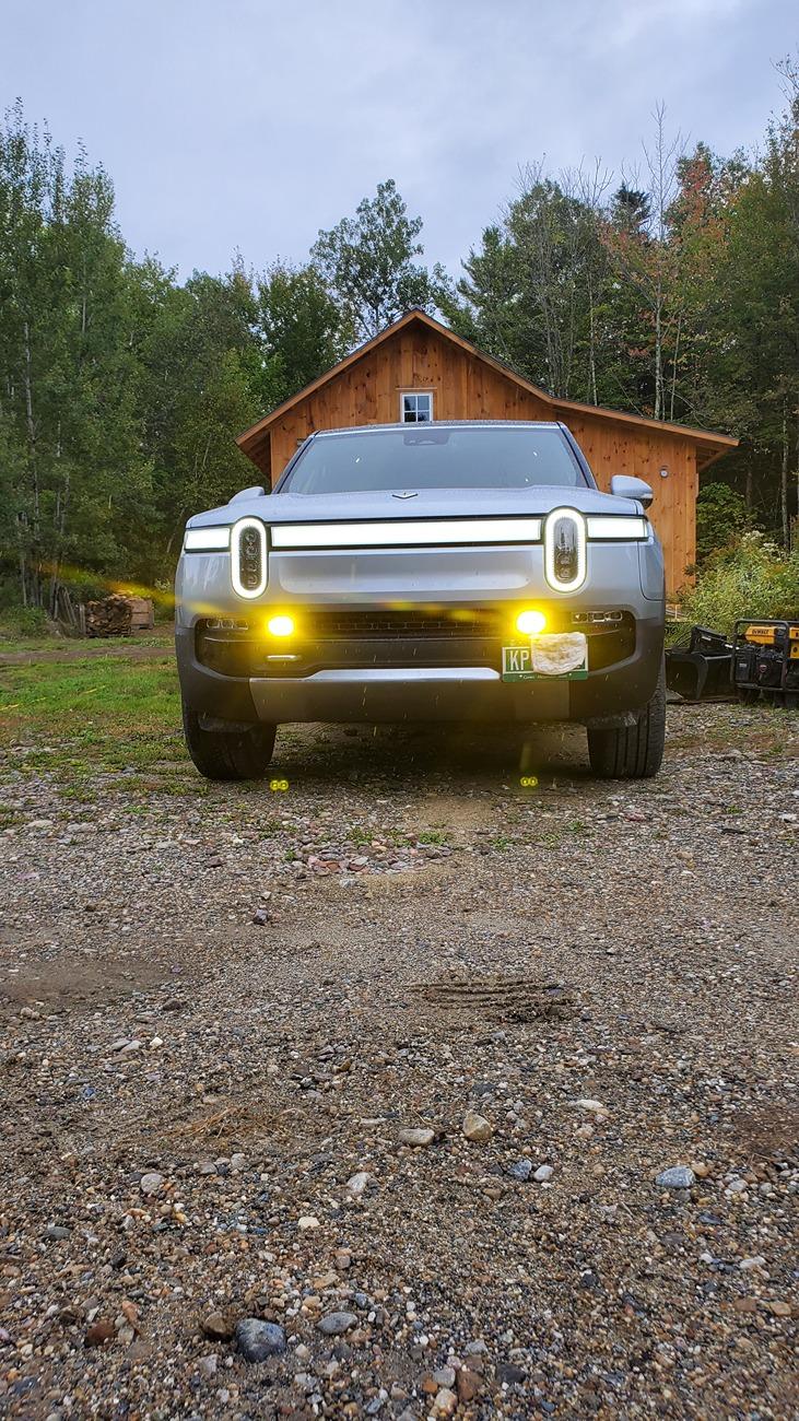 Rivian R1T R1S Amber Grill Lights 20230919_115535