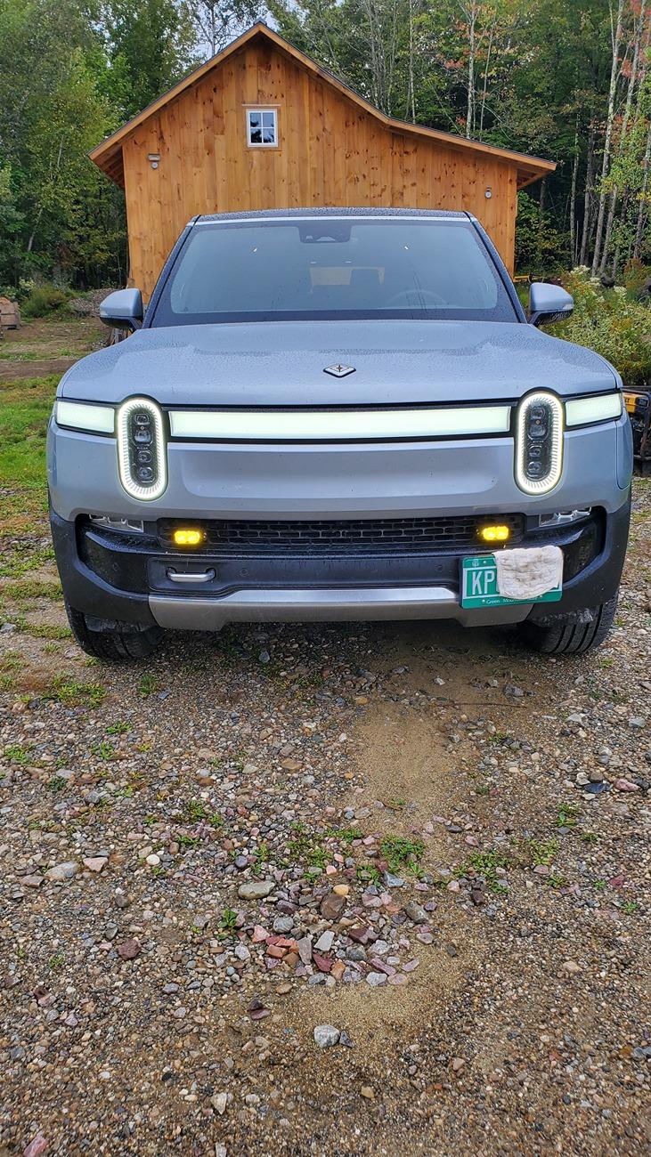 Rivian R1T R1S Amber Grill Lights 20230919_115519