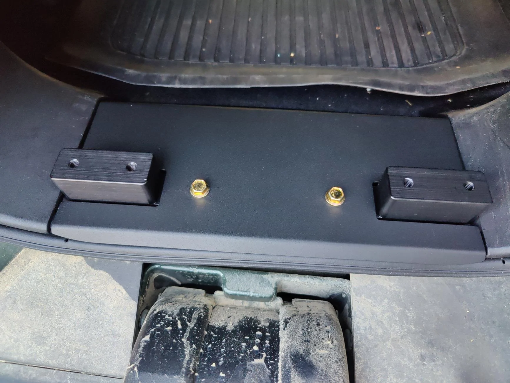 Rivian R1T R1S Gear Tunnel Slide Options Compared 2024-09-11-18-13-00-507