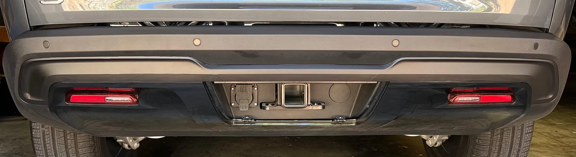 Rivian R1T R1S Tailgate bumper gap - Normal? IMG_3125