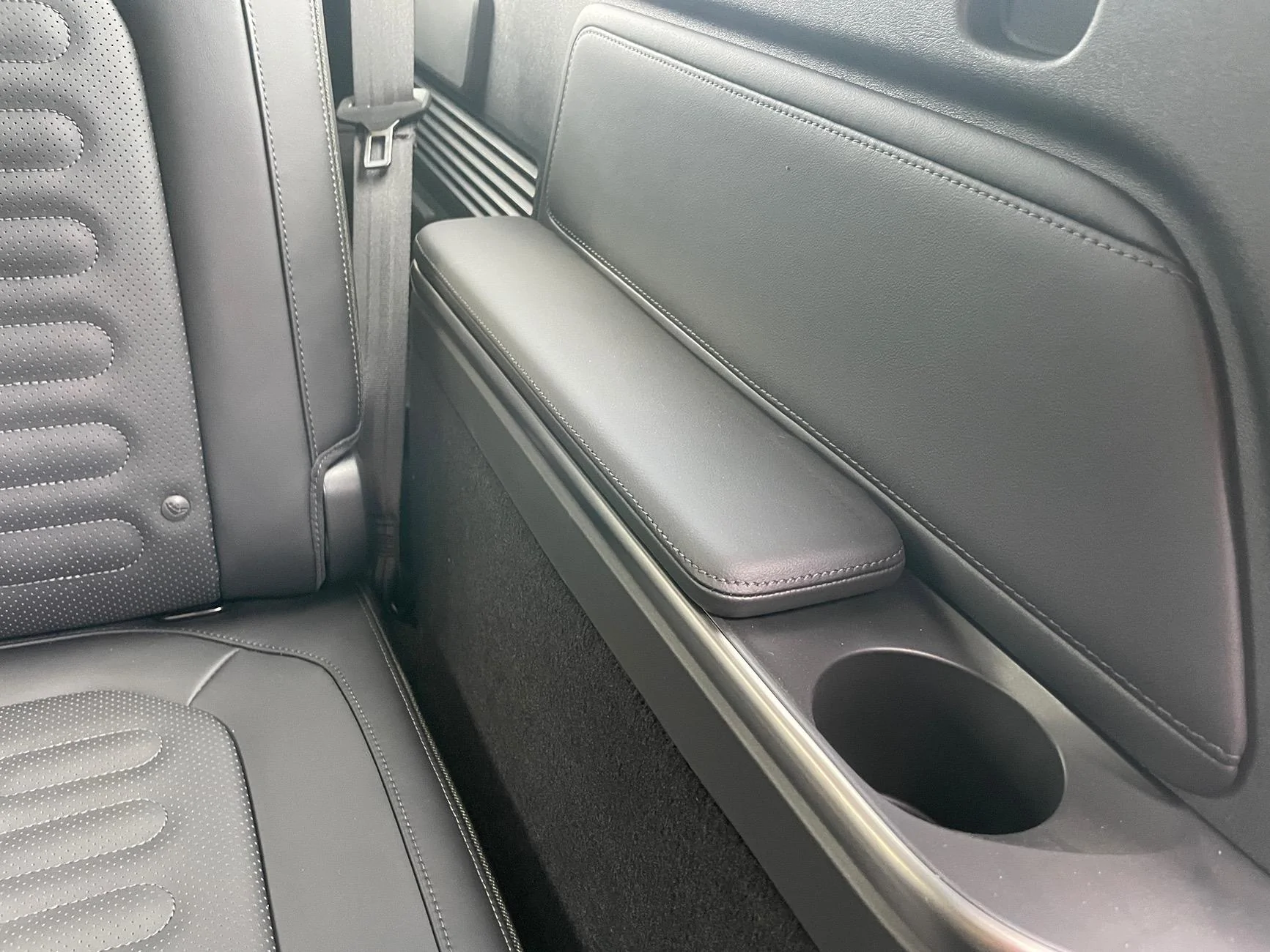 Rivian R1T R1S No more cubbies under armrest in 3rd row. Replaced by cupholders in 2025 R1S Gen2 IMG_2941