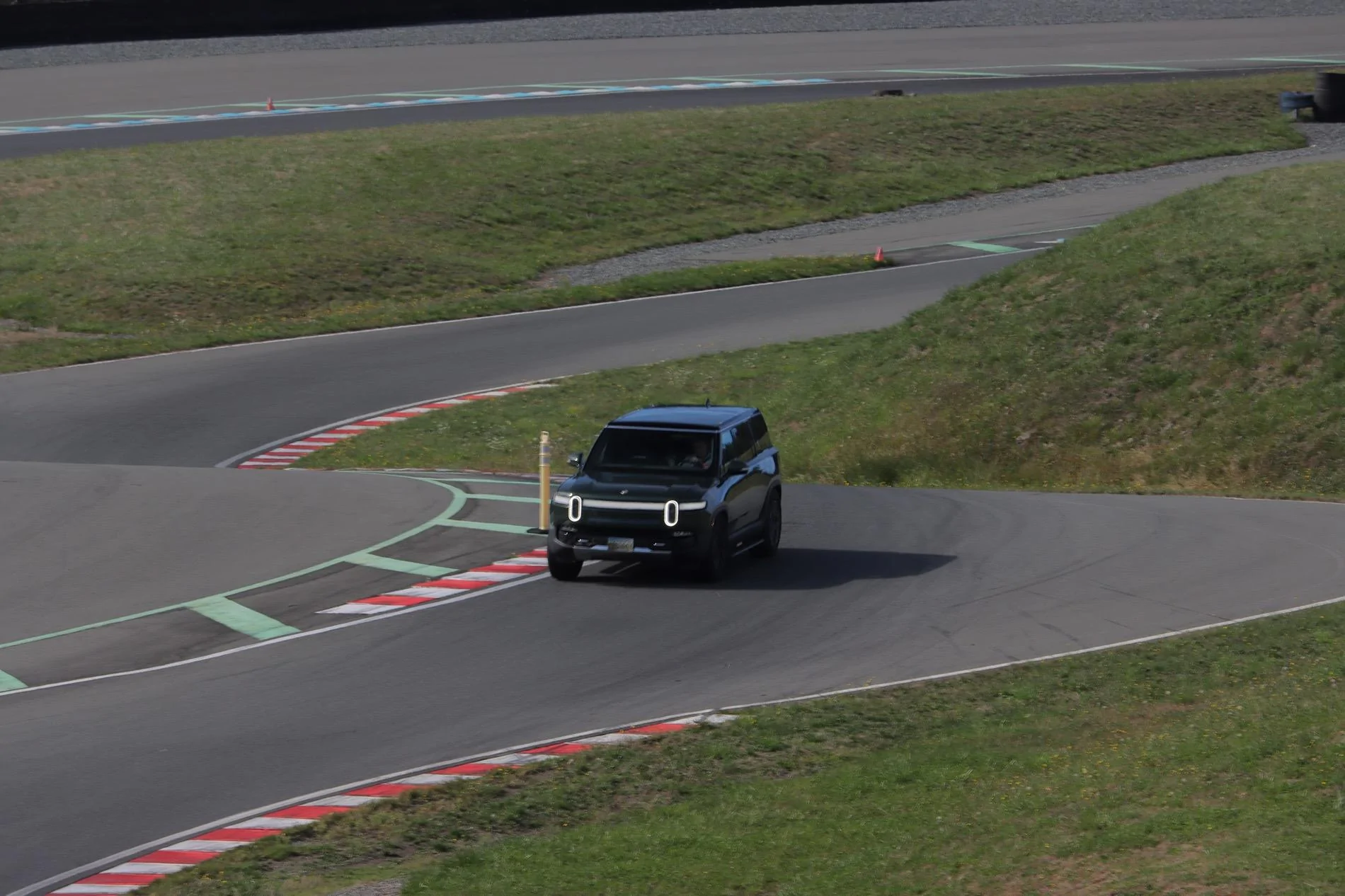 Rivian R1T R1S Tracking Rivian R1S IMG_4290