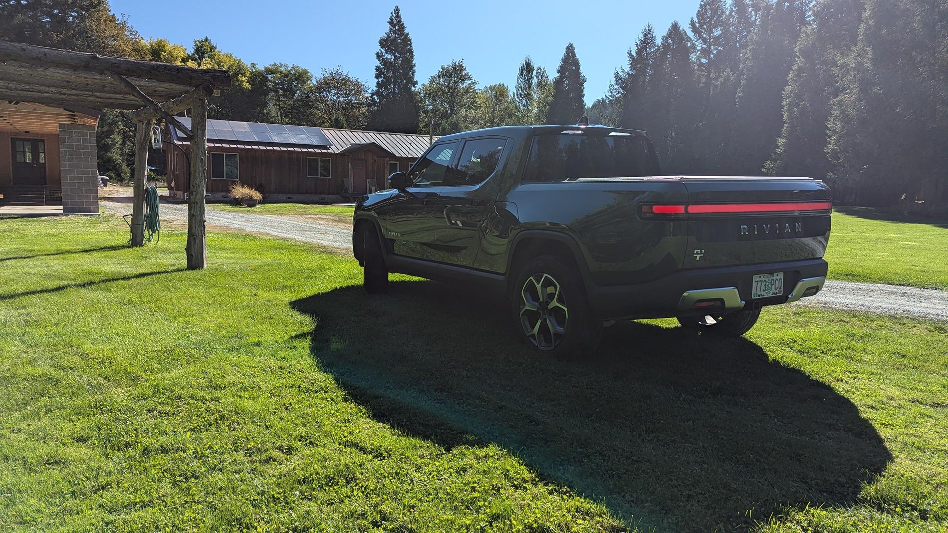 Rivian R1T R1S 2023 R1T Green, $55,400 PXL_20240921_172650244